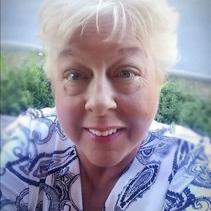 Meet your Posher, Debbie